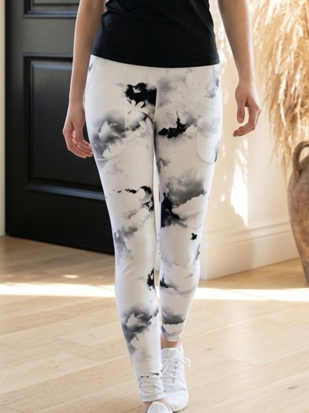 NWT Women’s Black White Tie Dye High Rise Joggers - Pockets - Size Small